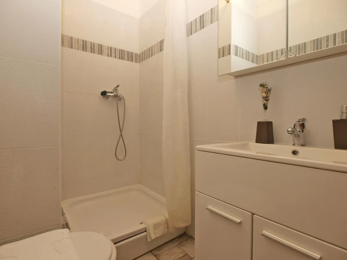 Apartments Davor 1676 Banjole