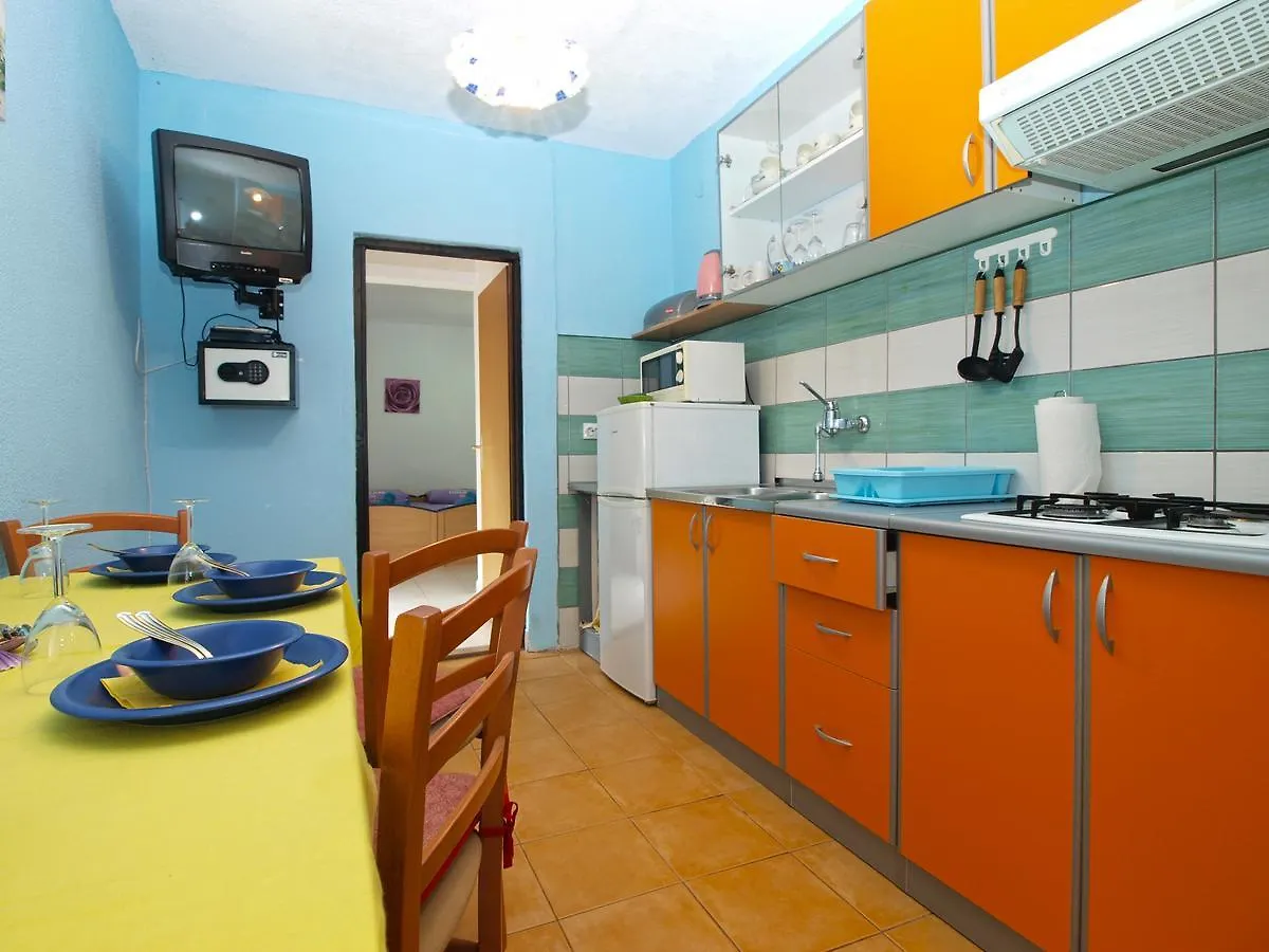 Apartments Davor 1676 Banjole