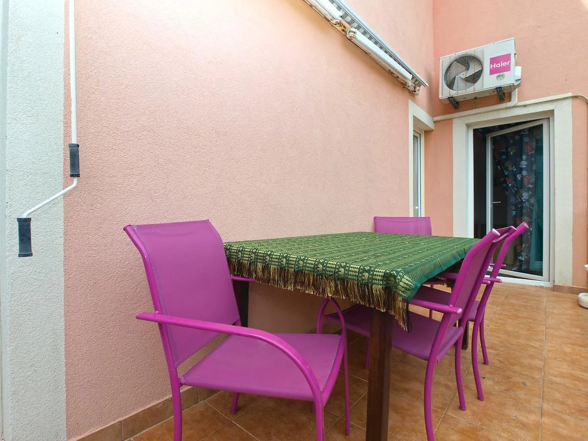Apartments Davor 1676 Banjole