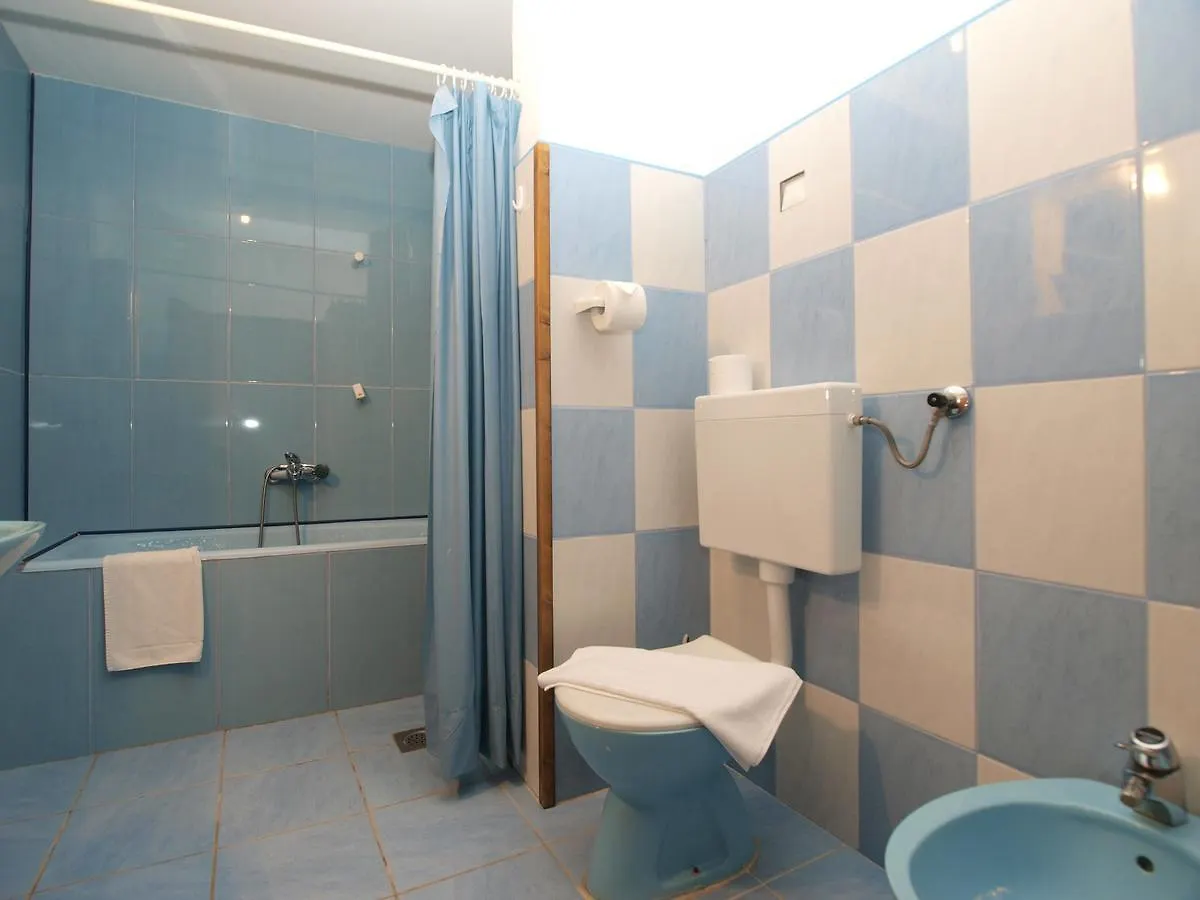Apartments Davor 1676 Banjole