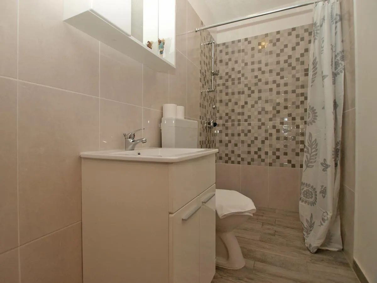 Apartments Davor 1676 Banjole 0*,