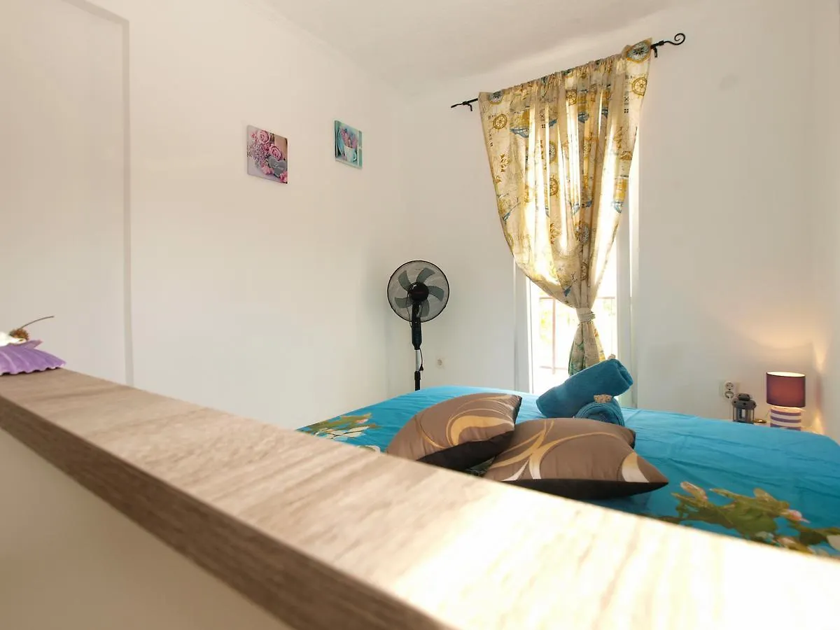 Apartments Davor 1676 Banjole