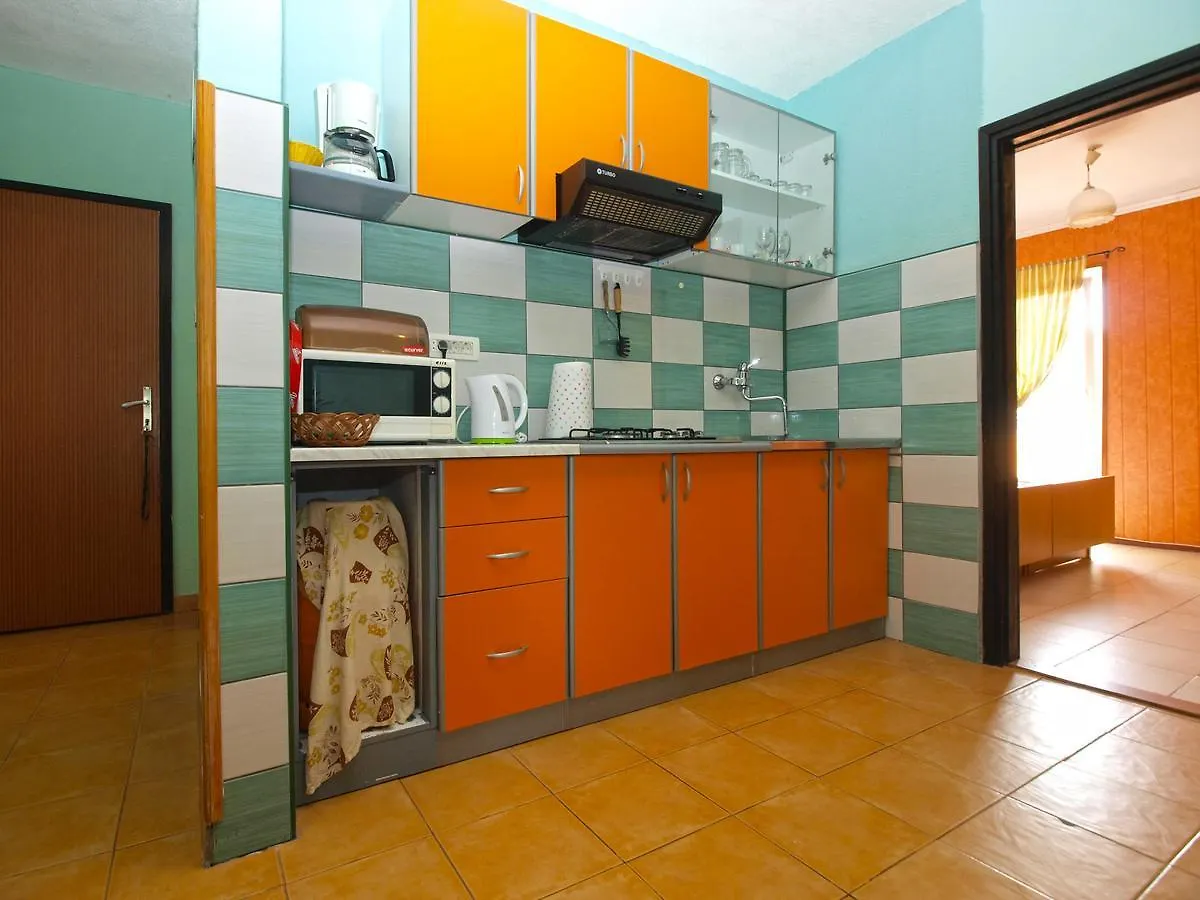 Apartments Davor 1676 Banjole