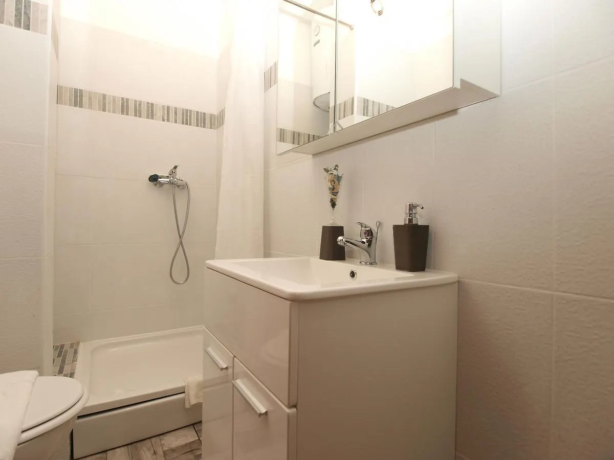 Apartments Davor 1676 Banjole