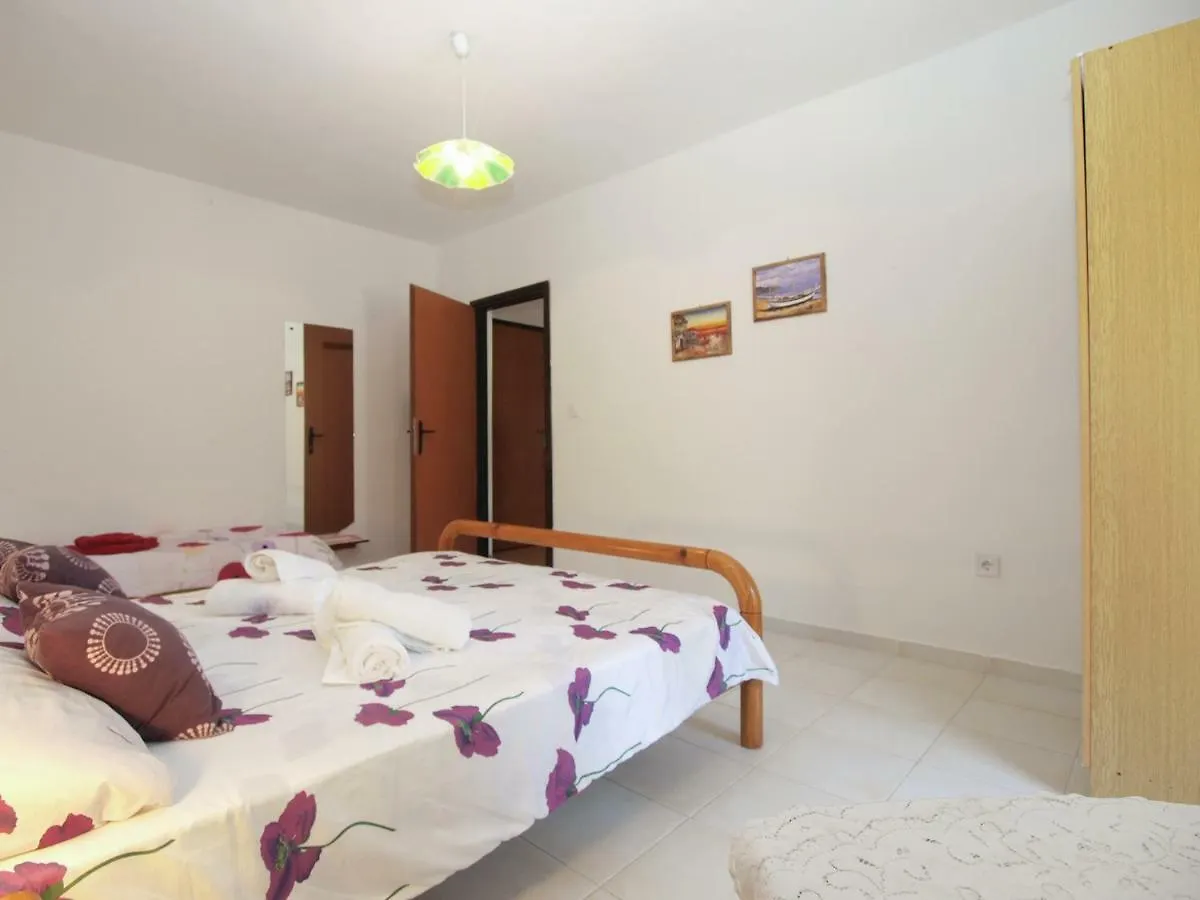 Apartments Davor 1676 Banjole