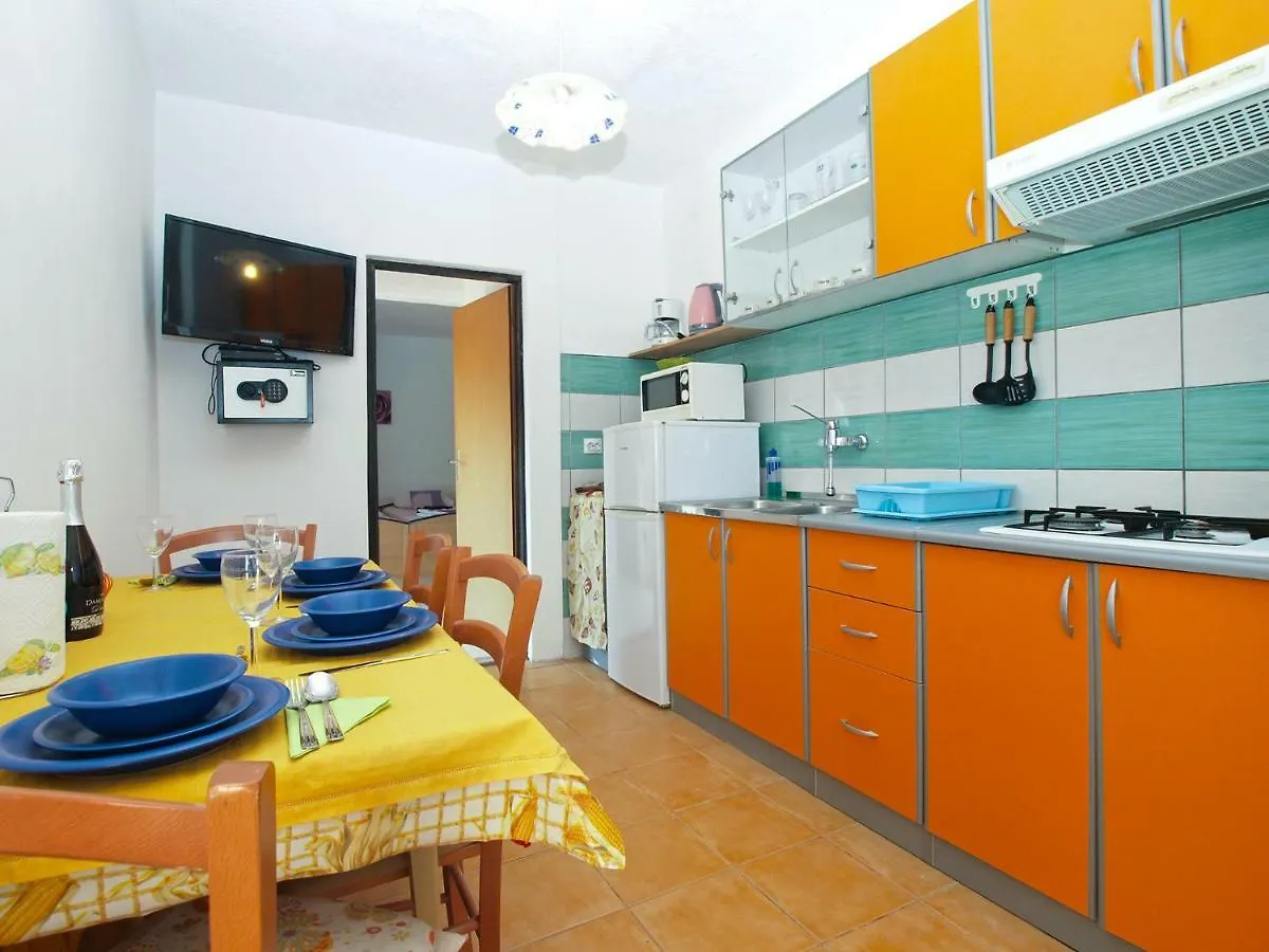 Apartments Davor 1676 Banjole