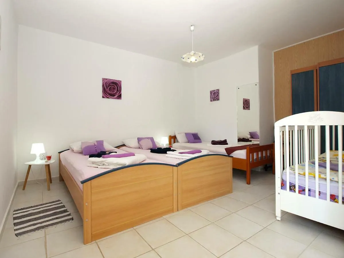 Apartments Davor 1676 Banjole