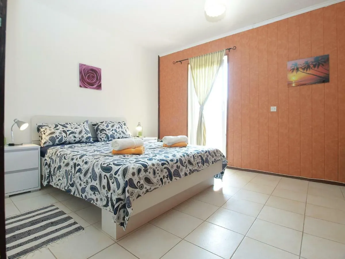Apartments Davor 1676 Banjole