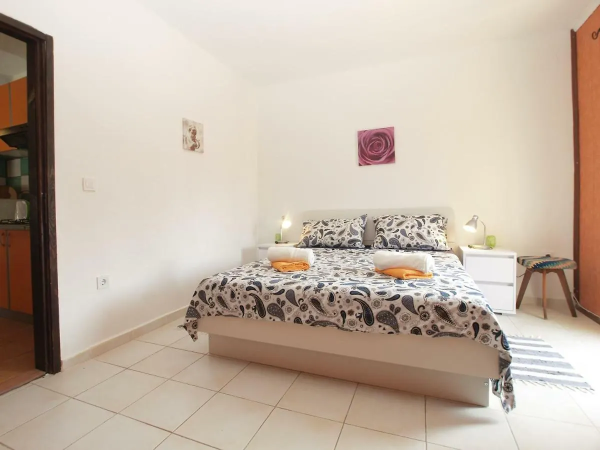 Apartments Davor 1676 Banjole